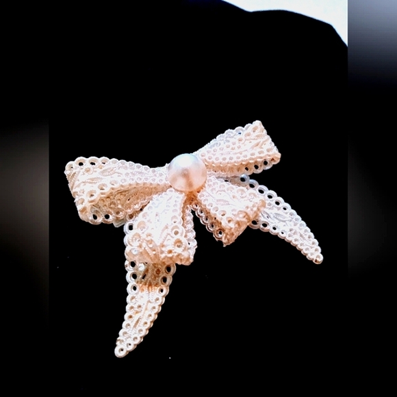 Vintage Bow Pin Molded Celluloid White Faux Pearl Center Open Work Brooch 1930s - Picture 2 of 4